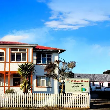 42B College House-3